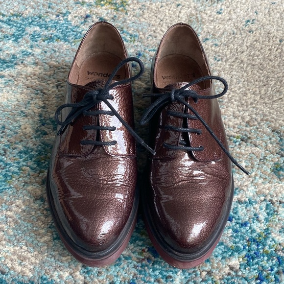 Used burgundy moccasins - Picture 1 of 6